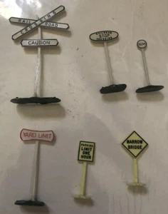 Lot Of 6 Plastic Railroad Signs Model Train Accessories - Picture 1 of 2