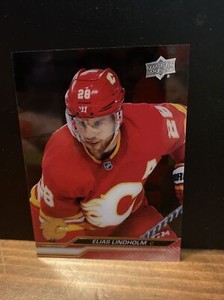 2023-24 Upper Deck #25 Elias Lindholm Clear Cut- Calgary Flames