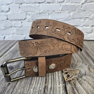 Cinturón de cuero hecho a mano en relieve ciervo SCENIC WILDLIFE 41,5" Foto 1 de 4