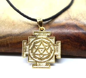 SRI SHRI YANTRA PENDANT NAV DURGA SHAKTI POWERFUL CHAKRA ENERGIZED BLESSED OM - Picture 1 of 4