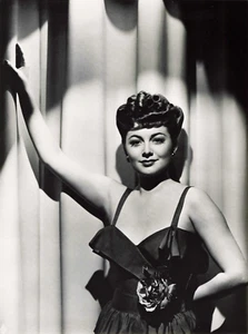 OLIVIA DE HAVILLAND FILM PHOTO ACTRESS HD 24x17.5CM - Picture 1 of 2