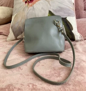 Vera Pelle ~ Bolso sin asas bandolera de cuero italiano gris ~ En muy buena condición - Imagen 1 de 8