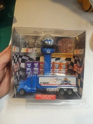 NASCAR Rusty Wallace Rusty’s Last Call Casco y Remolque Coleccionistas PEZ Paquete de Regalo Foto 1 de 2