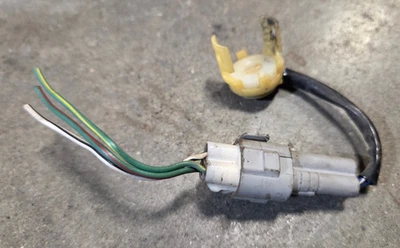 Tailgate Window KEY Switch 1992-1995 Toyota 4Runner - Image 1 of 3