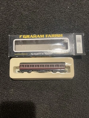Graham Farish 374-276 57ft Suburban Coach Maroon New in Box - Image 1 of 3