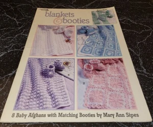 DP14 LEISURE ARTS 1997, BLANKETS & BOOTIES CROCHET PATTERN LEAFLET  - Bild 1 von 4