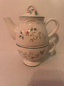 Pfaltzgraff WINTERBERRY "Tea For One" Stacking Teapot & Cup Set New No Box - Picture 1 of 12