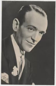 Fred Astaire mid 1940s vintage Tarjeta Postal Film Star Postcard #15 - Picture 1 of 2