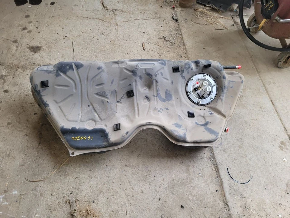 (仅限本地提货)油箱适用于 12-19 宝马 M6 2032411 — 第 1/3 张图片