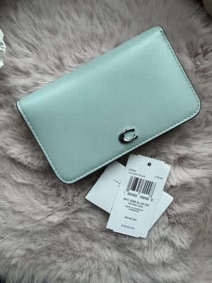 Cartera Coach Essential delgada con etiquetas CR990 en plata/azul claro Foto 1 de 4