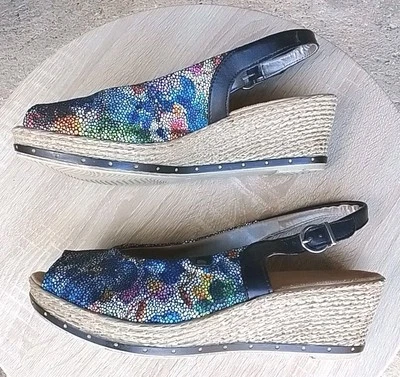 RIEKER SIZE 7 MOSAIC PATTERN SLINGBACKS.  B127103025B2/1A - Image 1 of 4