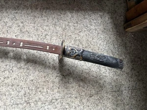Espada Ainu, espada Ezo, hoja de espada Kamui dorada tallada accesorios de metal decorativos - Imagen 1 de 9