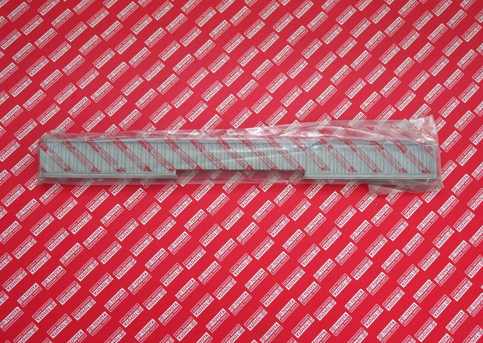 1970 1971 1972 1973 1974 1975 Toyota Carina TA12 Rear Center Molding - Image 1 of 4