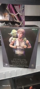 Star Wars: Das Imperium schlägt zurück Luke mit Yoda 1/6 Scale Limited Edition Büste - Bild 1 von 2