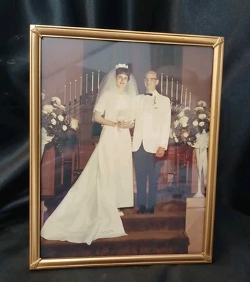 Marco de fotos vintage de metal dorado ornamentado 8X10 caballete colgante Foto 1 de 4