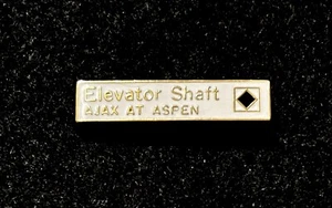 Pin de pista de esquí AJAX AT ASPEN EJE ELEVADOR COLORADO resort recuerdo de viaje - Imagen 1 de 3