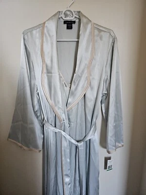 NEW JONES NEW YORK - CONJUNTO BATA/CAMISÓN SATINADO TALLA. L/XL Foto 1 de 4