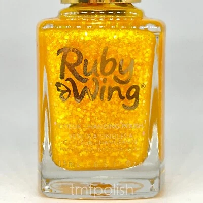 Nuevo esmalte de uñas Ruby Wing Color Club - Espalda en la silla de montar - Tamaño completo Foto 1 de 4