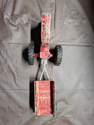 Tractor Ertl Vintage Die Cast International rojo con remolque de colección Foto 1 de 4