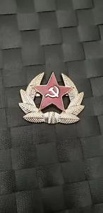 RUSSIAN SOVIET ARMY UNIFORM METAL SOLDIER HAT BADGE USSR MILITARY PIN BIG - Picture 1 of 3