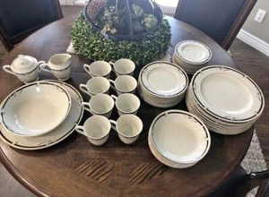 Regency Collection Fine China, Set For 8 - Picture 1 of 2