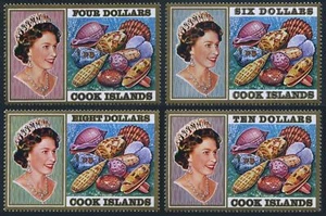 Cook Isls 399-402, MNH. Michel 415-418. Shells 1975, Queen Elizabeth II. - Picture 1 of 1