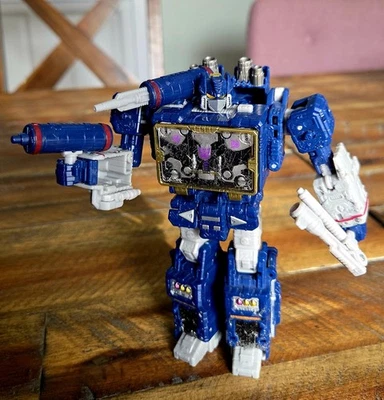 Transformers Siege Soundwave con 4 casetes laserbeak ravage g1 wfc Foto 1 de 4