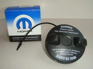 Jeep Wrangler 1998 1999 2000 tanque tapa combustible gasolina original Mopar OEM nuevo - Imagen 1 de 5