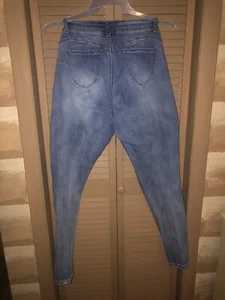 Hot Kiss Butt Lift Jeans - Bild 1 von 3