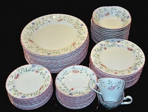 Vintage Johnson Brothers "Summer Chintz" China Dinnerware - Picture 1 of 127
