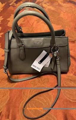 Bolso de Mano Nine West Clásico Verde Musgo Nuevo Con Etiquetas Foto 1 de 4