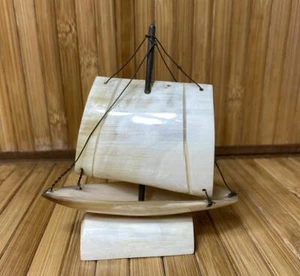 Modelo de barco de hueso de cuerno de ganado vintage - años 80 - Imagen 1 de 6
