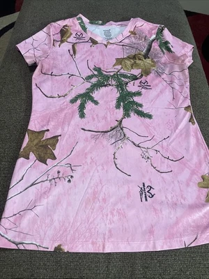 Camisa Real Tree Xtra Talla Pequeña Para Mujer Manga Corta Rosa Foto 1 de 4