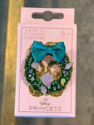Prendedor Corona Navidad Princesa Loungefly Disney - Ariel - Nuevo Foto 1 de 2
