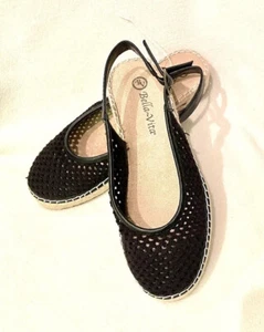 Sandalias planas Bella Vita Slingback negras talla 6 WW - Imagen 1 de 5