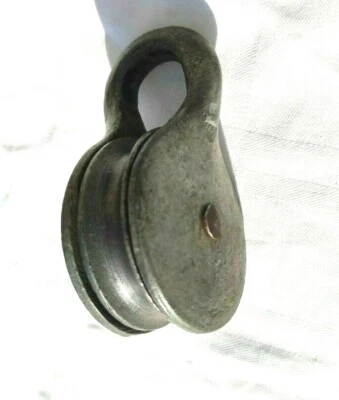 POULIE EN ACIER  forgé GALVANISEE ancienne à 1 réa - Photo 1/4