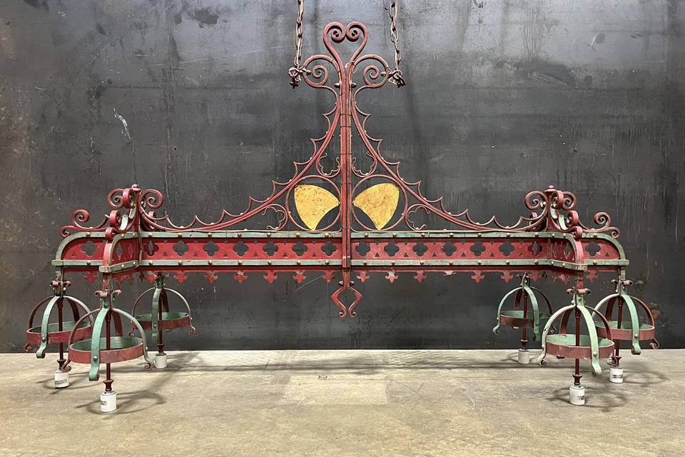 Lámpara gótica francesa de hierro forjado seis enchufes y pintura antigua; C. 1900 Foto 1 de 4