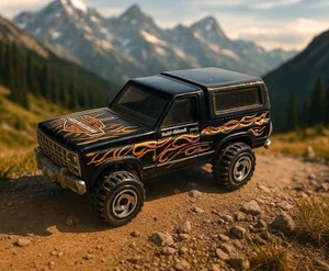 Hot Wheels Ford Bronco Harley Davidson 1980 nero con fiamme 1:64 pressofuso - Foto 1 di 5