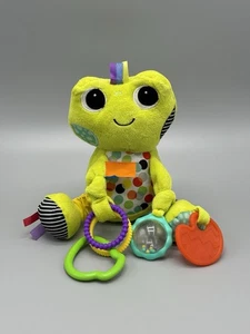 Peluche sensoriale rana verde Bright Starts giocattolo sonaglio attività giocattolo 7" - Foto 1 di 8