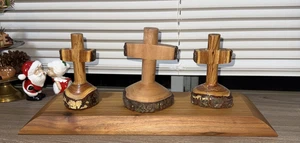 Juego de 3 Cruces de Madera Artesanales Base Extraíble Mesa Rústica Cristiana - Imagen 1 de 16