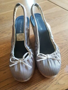 American Eagle Blue Cream Striped Espadrille Wedge Size 5.5W Bow Accent - Picture 1 of 7