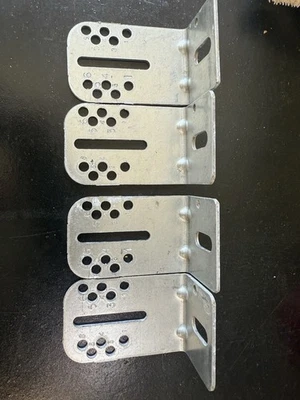 Soporte de jamba ajustable para pista de puerta de garaje (juego de 4) Foto 1 de 3