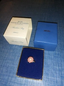 AVON  1973  AVON  FASHION  ACCENTS  IN  JEWELRY  MOON LUSTRE RING SMALL NIB! - Picture 1 of 6