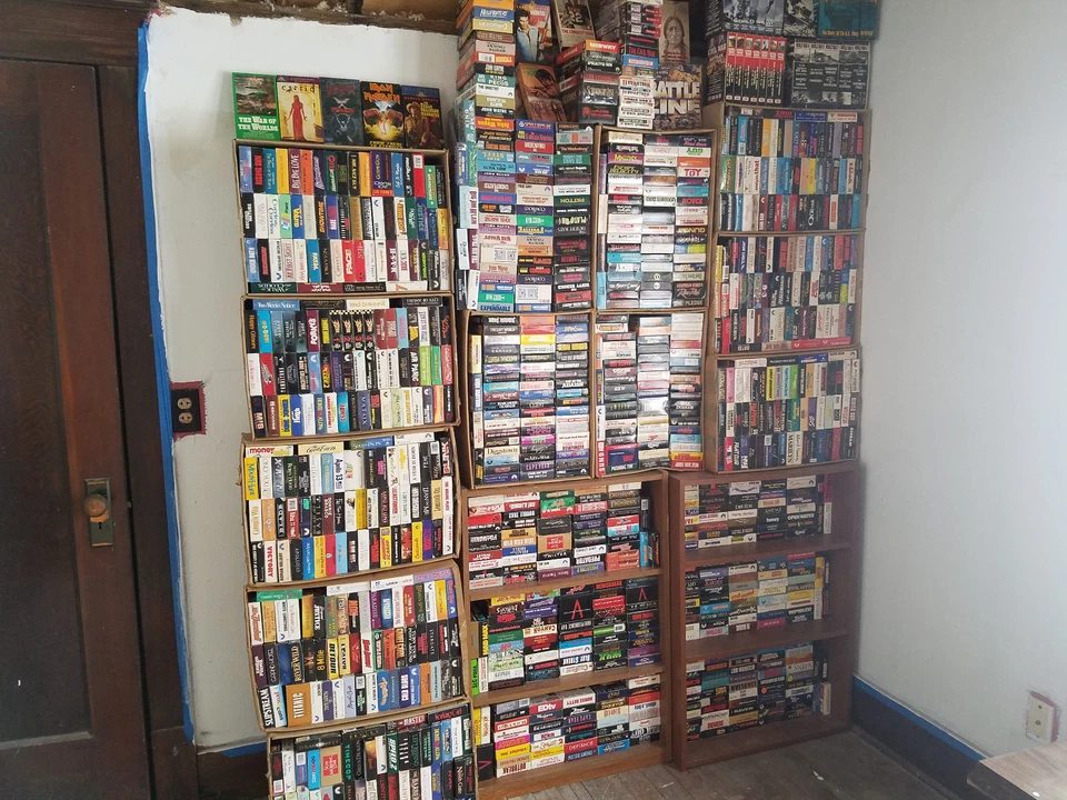 VHS 20/$30 HUGE LOT ACTION FITNESS SYFY HORROR ADVENTURE FANTASY COMEDY - Image 1 of 4