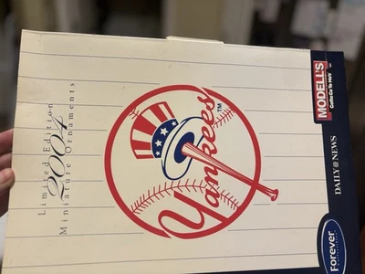 2004 Limited Edition New York Yankees Miniature Ornaments set. - Image 1 of 4