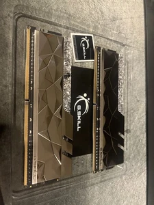 RARE G.SKILL Trident Z Royal Elite (2 x 16GB) (DDR4-4000) **C16D** - Picture 1 of 6