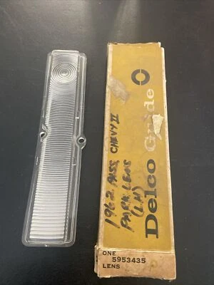 Lente de lámpara de estacionamiento LH 5953435 NUEVO FABRICANTE ORIGINAL CHEVY II Chevrolet Chevy II 1962 Foto 1 de 4