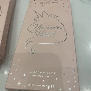 I Heart Revolution Unicorn Heart Glow Eyeshadow Palette - Picture 1 of 4