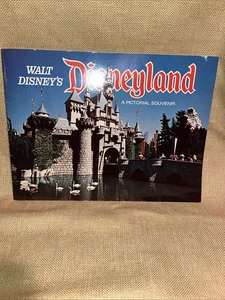 Vintage Walt Disney's Disneyland souvenir pittorico e guida libro (1972) - Foto 1 di 5