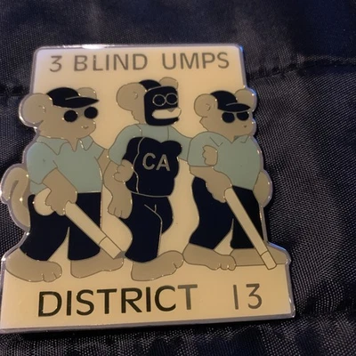 Lote de 3 prendedores Blind Umps California District Little League Foto 1 de 4
